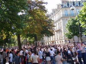 Bastille Parade - crowd wall