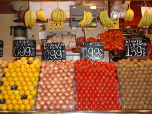 Kiwifruits in a fruit stall