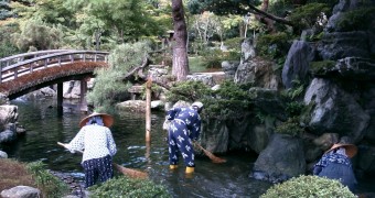 Friday Photo: Kyoto Imperial Palace’s Beauty Secret Kyoto Imperial Palace garden - pond raking