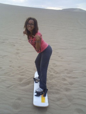 Teresa, sandboarding in Huacachina. Â© Art of Backpacking