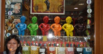 Manneken Pis: Brussels’ Underwhelming Icon Manneken Pis chocolate, Brussels