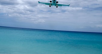 Maho Beach, Sint Maarten, Caribbean: An approaching airplane