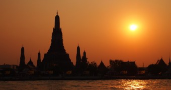 Gorgeous sunset, Bangkok style: Wat Arun Sunset at Wat Arun, Bangkok
