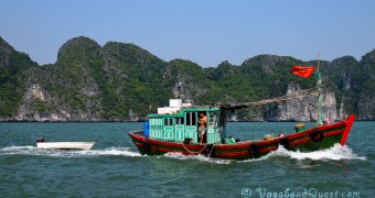 Halong Bay Photostory Vietnam Halong Bay 25 - Panorama small boat VQ